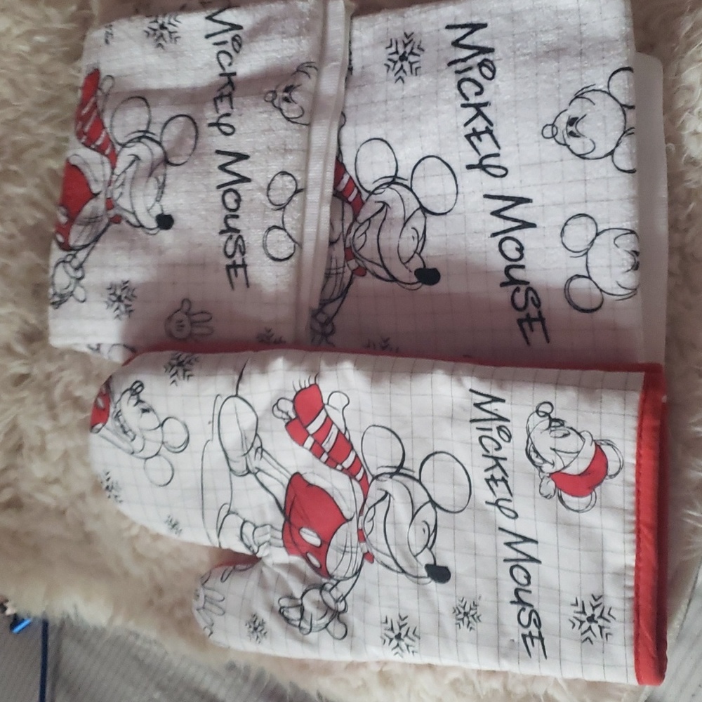 Mickey Mouse Design kitchen towels and oven mitt.